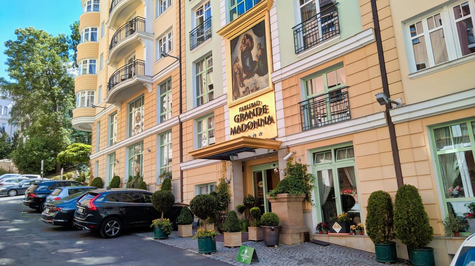 Отель Karlsbad Grande Madonna Экстерьер фото
